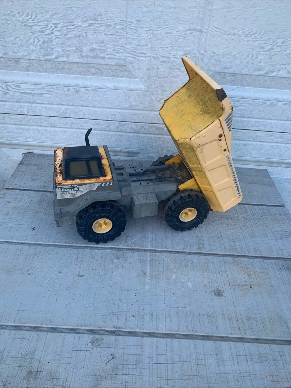 Vintage 1999 Mighty Tonka Dump Truck Model 768 Pressed Steel XMB-975